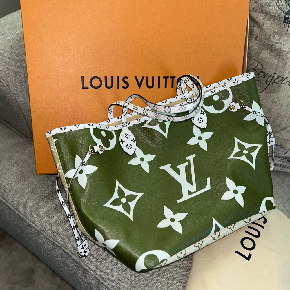 Louis Vuitton Guaranteed Authentic Monogram Giant Neverful MM Khaki and Beige - Picture 2 of 16